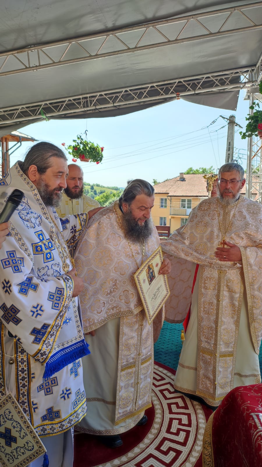 Resfințire de pictură și sfințire de complex parohial, la Parohia nemțeană Grumăzești Resfințire de pictură și sfințire de complex parohial, la Parohia nemțeană Grumăzești