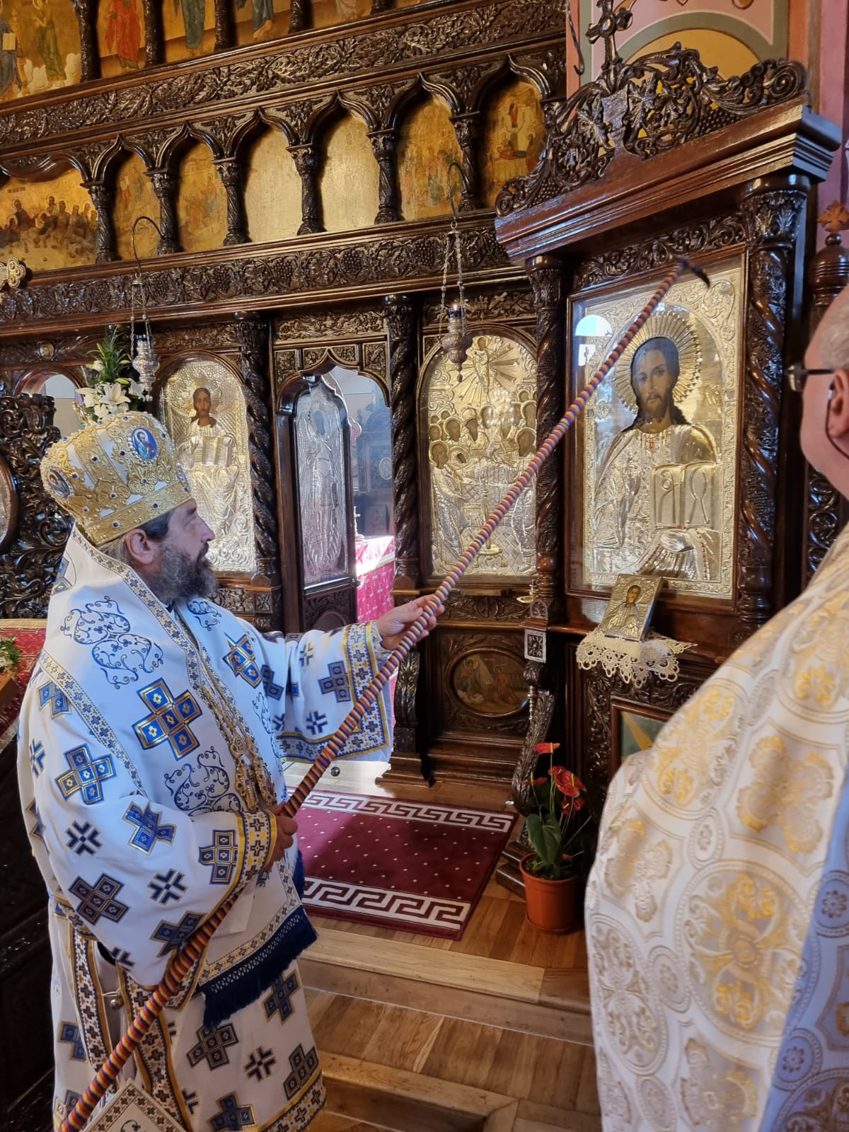Resfințire de pictură și sfințire de complex parohial, la Parohia nemțeană Grumăzești Resfințire de pictură și sfințire de complex parohial, la Parohia nemțeană Grumăzești