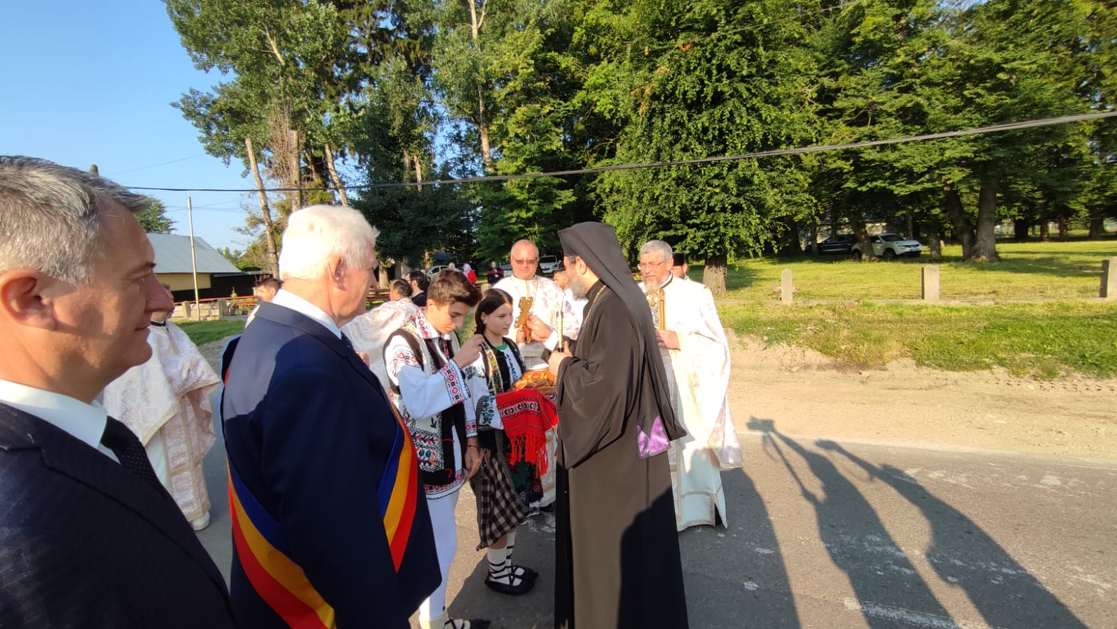 Resfințire de pictură și sfințire de complex parohial, la Parohia nemțeană Grumăzești Resfințire de pictură și sfințire de complex parohial, la Parohia nemțeană Grumăzești