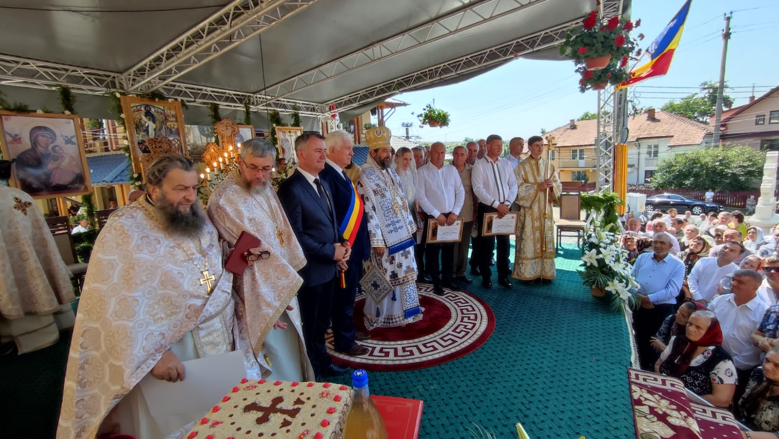 Resfințire de pictură și sfințire de complex parohial, la Parohia nemțeană Grumăzești Resfințire de pictură și sfințire de complex parohial, la Parohia nemțeană Grumăzești