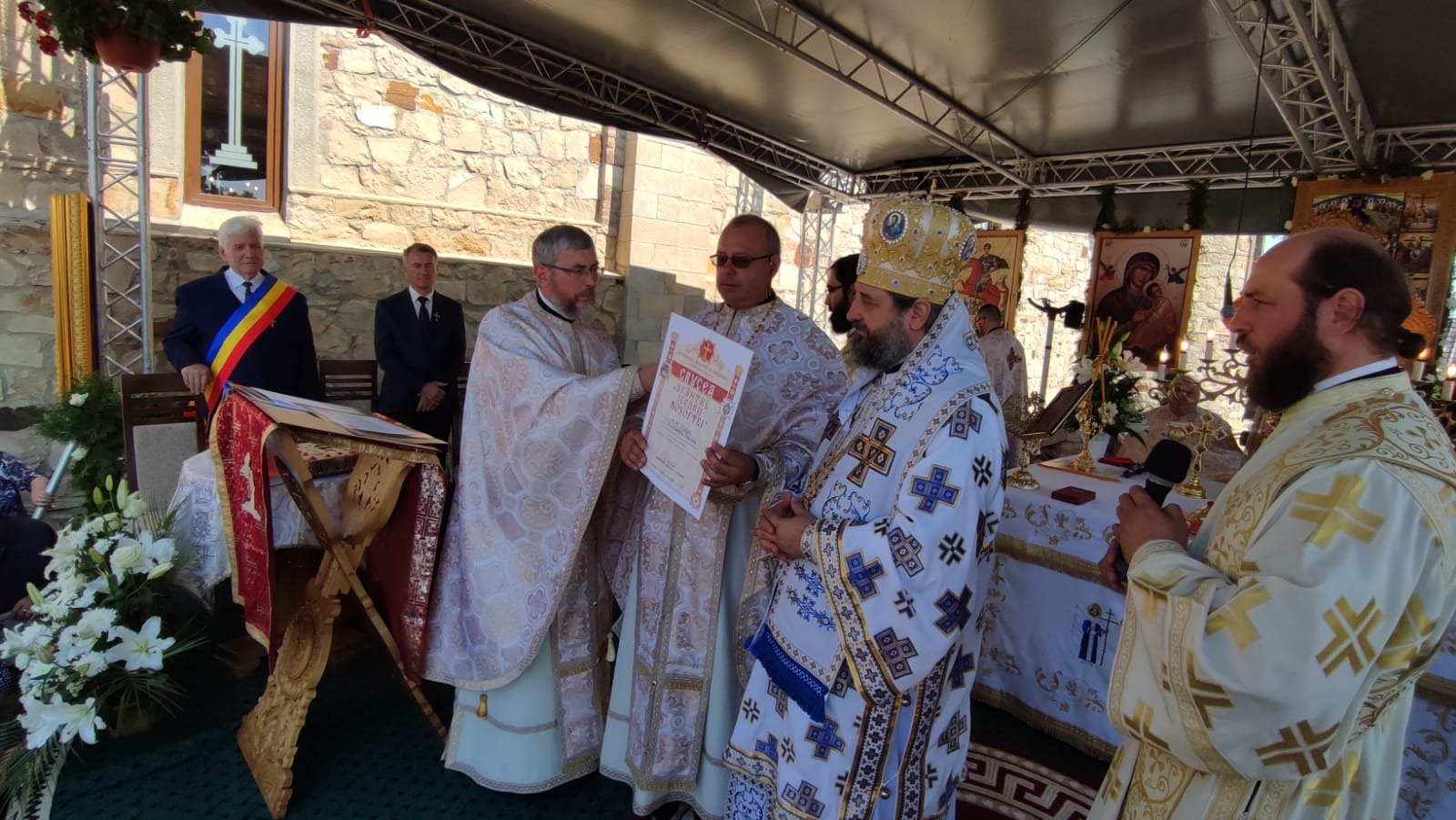 Resfințire de pictură și sfințire de complex parohial, la Parohia nemțeană Grumăzești Resfințire de pictură și sfințire de complex parohial, la Parohia nemțeană Grumăzești