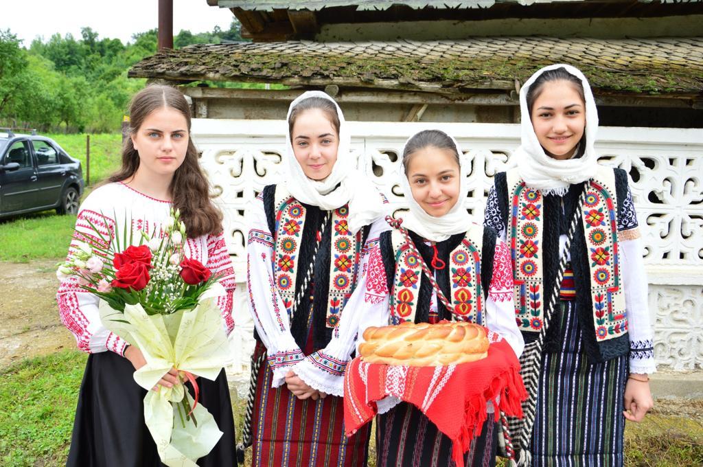Slujire arhierească în satul Schitu Frumoasa, judeţul Bacău