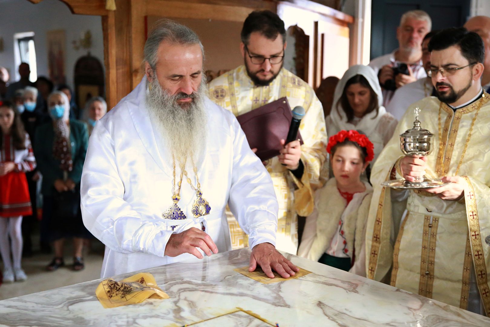 (Video) Paraclisul Parohiei Lunca Cetățuii III a fost târnosit