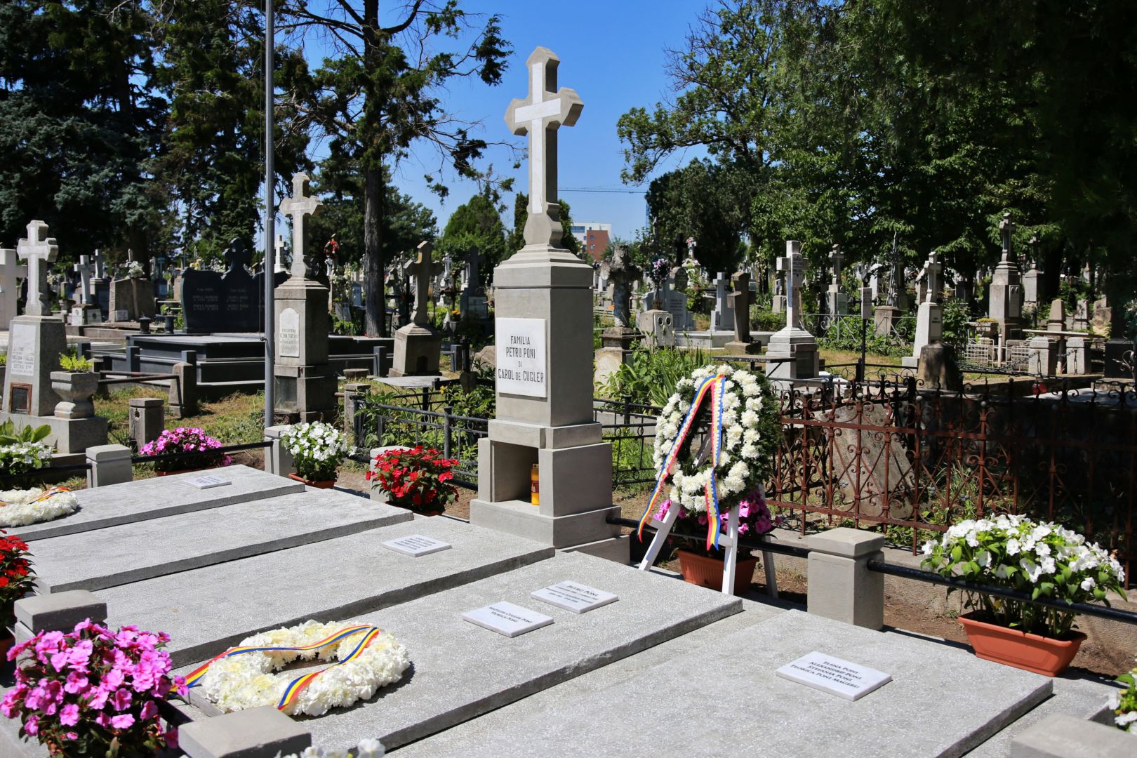 La Cimitirul „Eternitatea” a fost sfințit mormântul profesorului Petru Poni