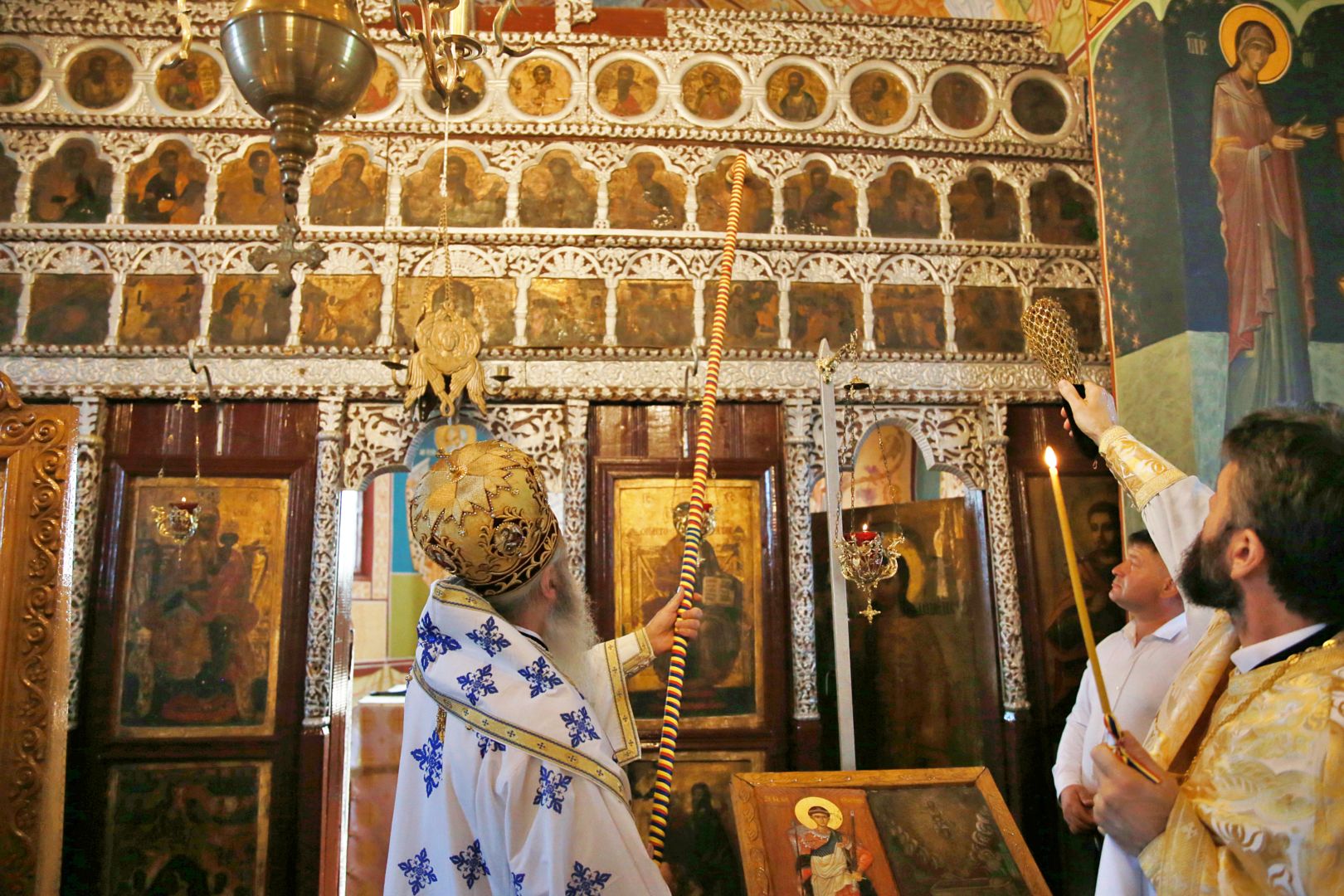 foto: Flavius Popa (Video) Biserica Parohiei Obrijeni a fost târnosită de Părintele Mitropolit Teofan