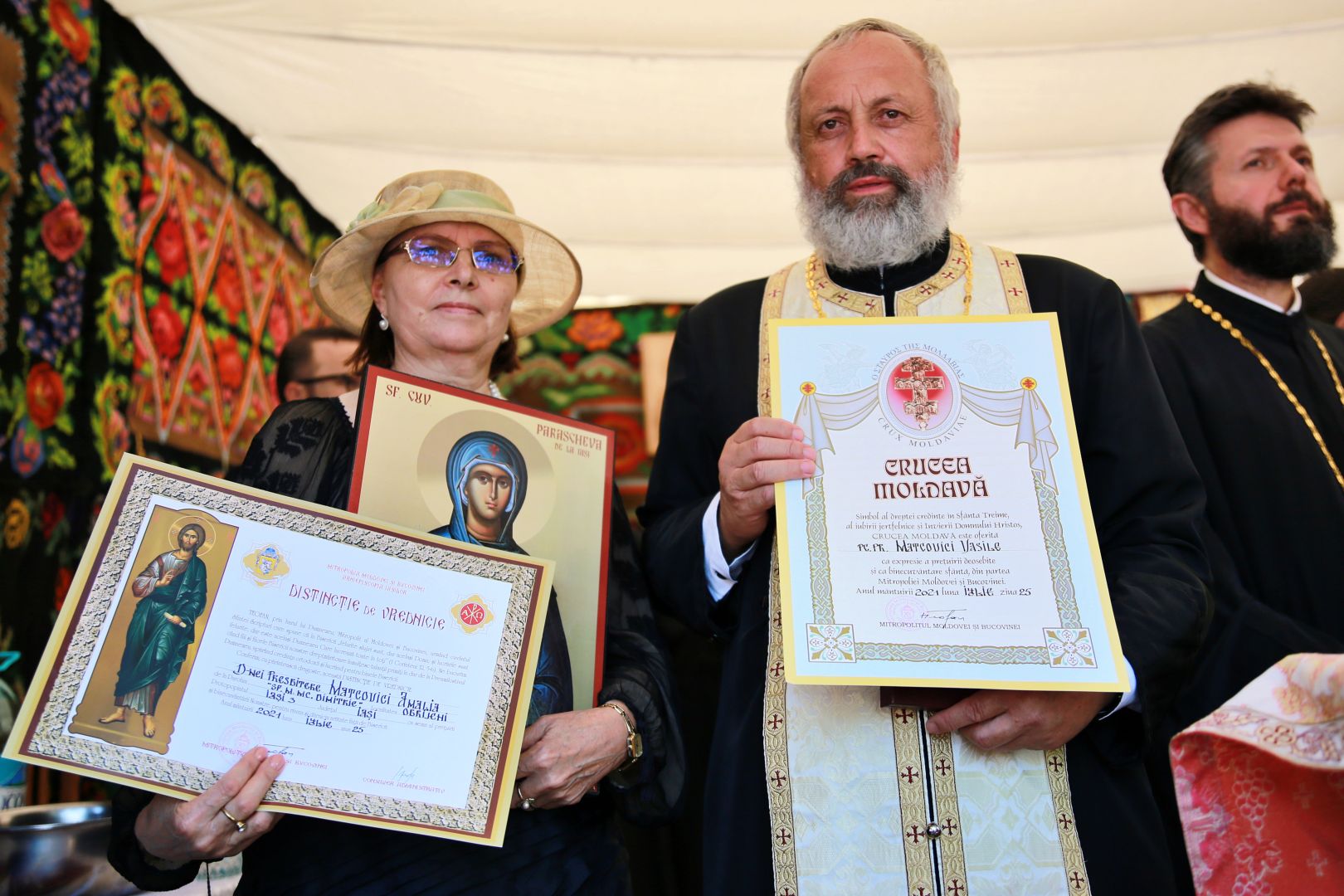 Biserica din Obrijeni a îmbrăcat veșmântul sfințirii: „Biserica este locul luminii, căci Hristos Lumină este”