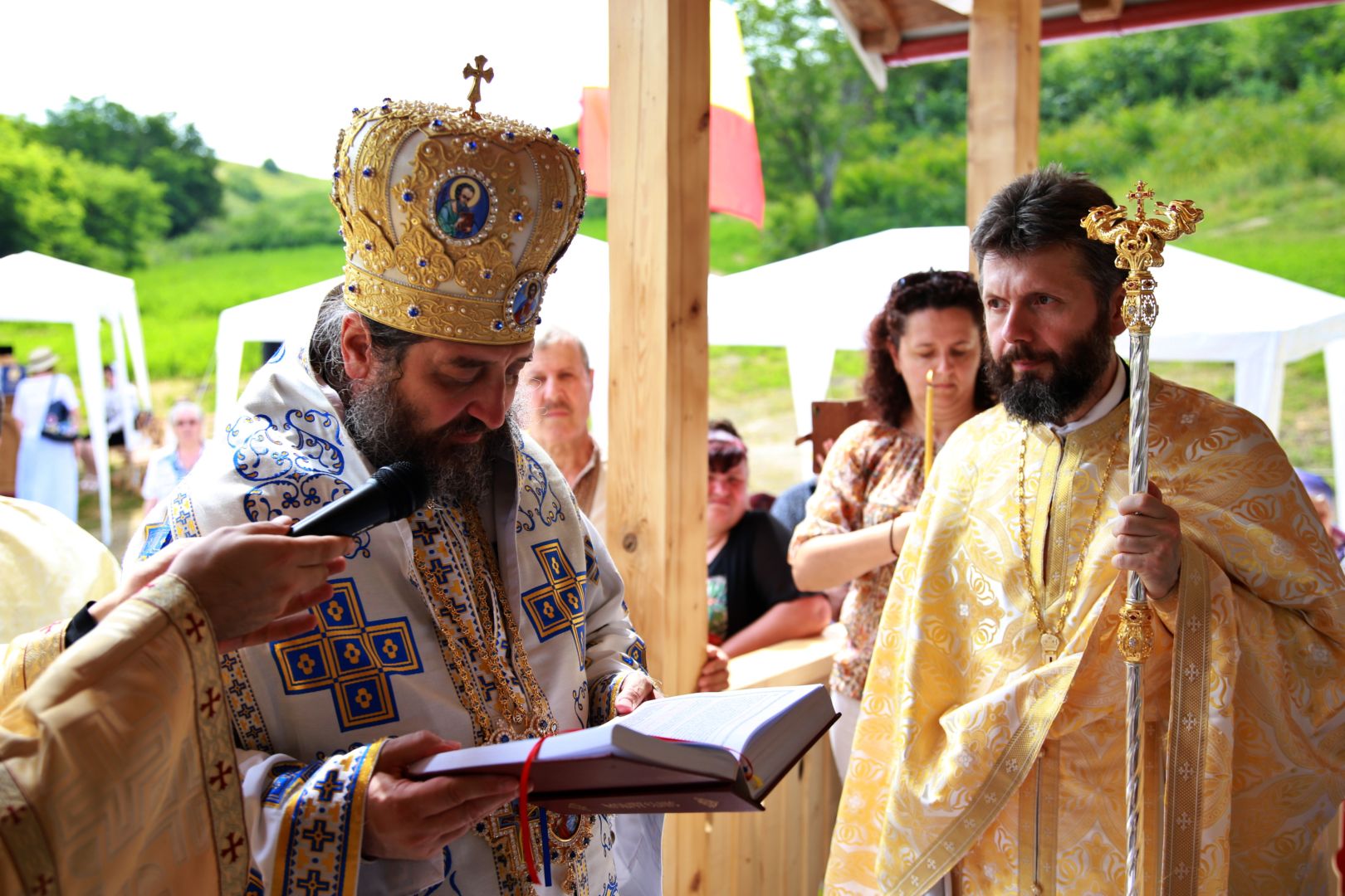 foto: Flavius Popa Slujbă arhierească la Parohia Sasova: „Domnul vrea să ascultăm cuvântul Lui cu bucurie”