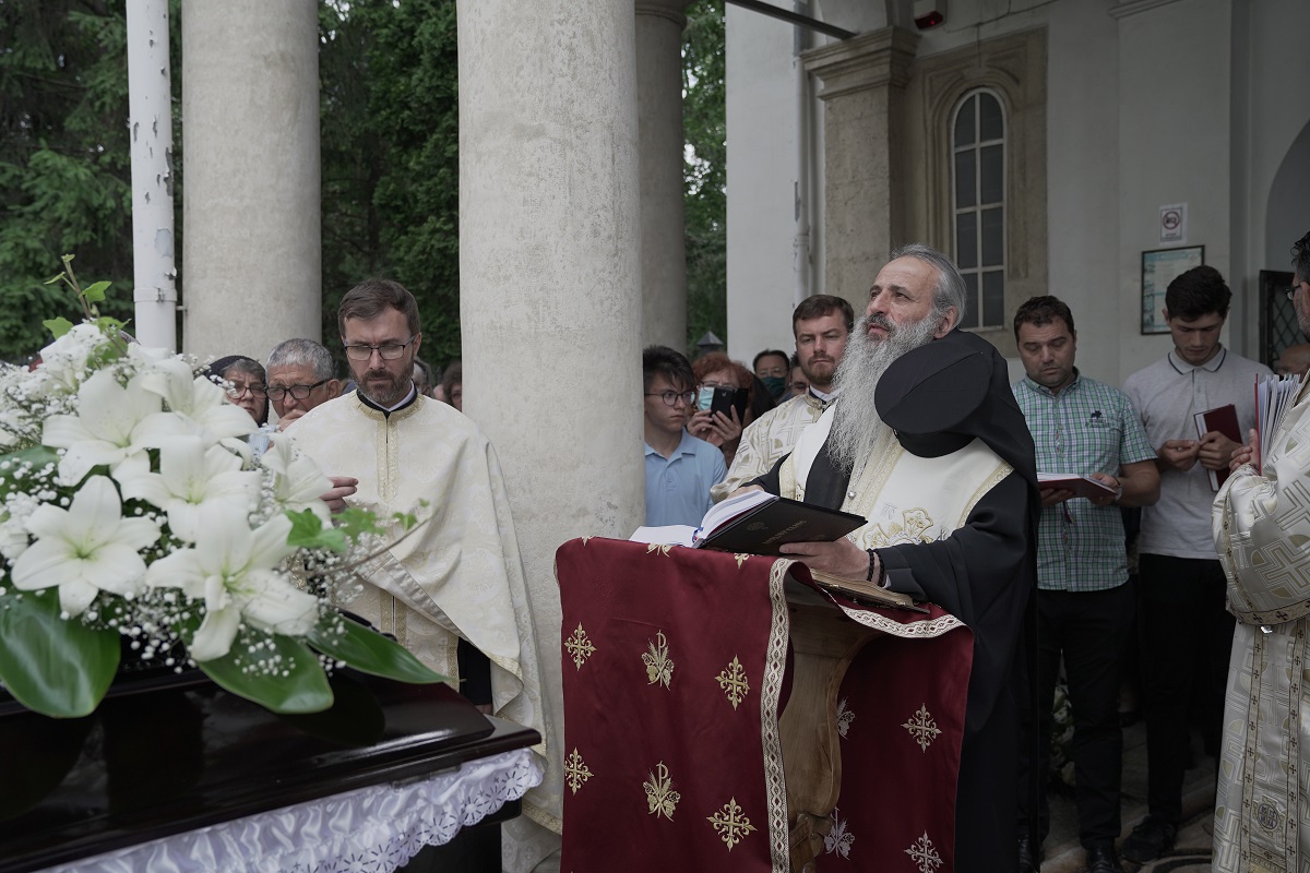Părintele Dumitru Nechifor, înmormântat la biserica unde și-a dedicat jumătate din viață