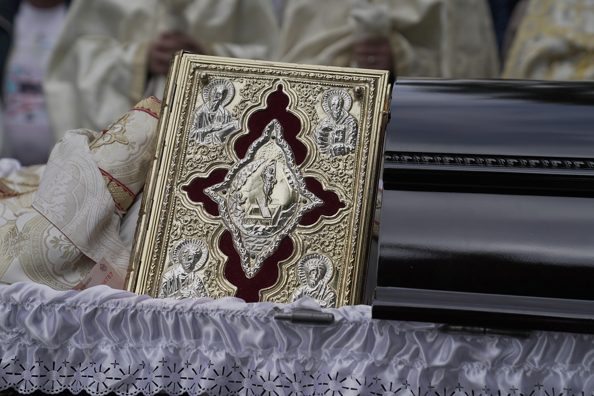 Părintele Dumitru Nechifor, înmormântat la biserica unde și-a dedicat jumătate din viață