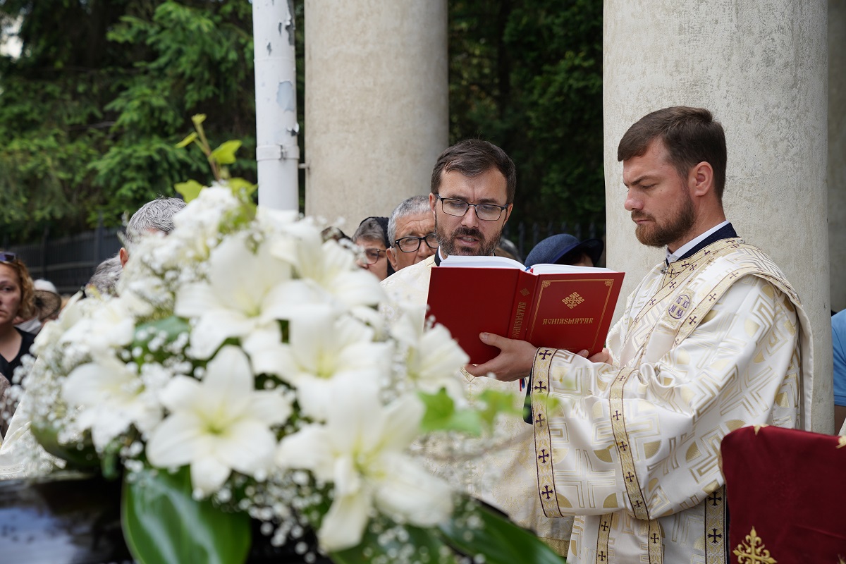 Părintele Dumitru Nechifor, înmormântat la biserica unde și-a dedicat jumătate din viață