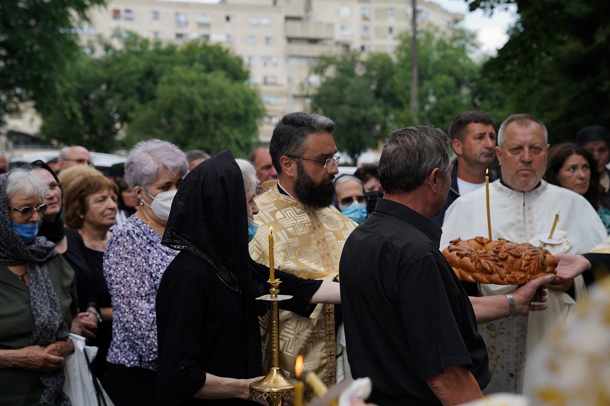 Părintele Dumitru Nechifor, înmormântat la biserica unde și-a dedicat jumătate din viață