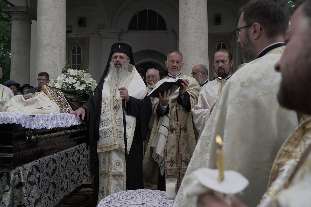 Părintele Dumitru Nechifor, înmormântat la biserica unde și-a dedicat jumătate din viață