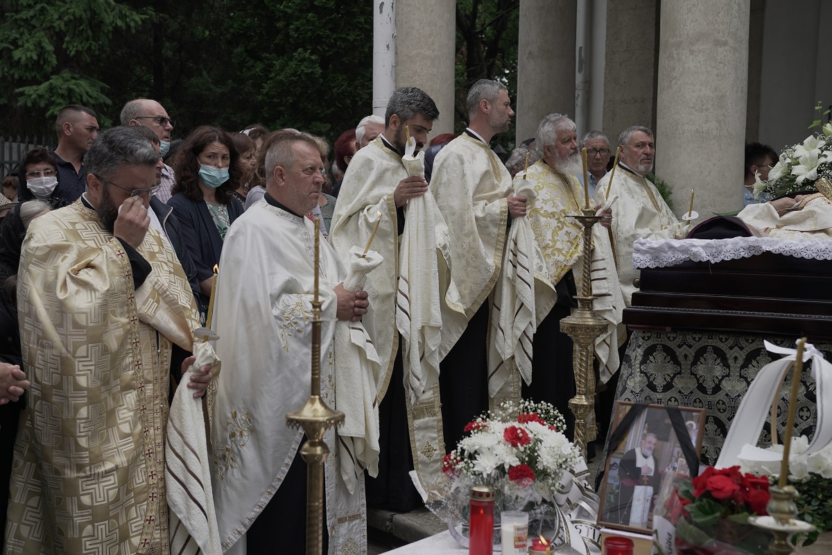 Părintele Dumitru Nechifor, înmormântat la biserica unde și-a dedicat jumătate din viață