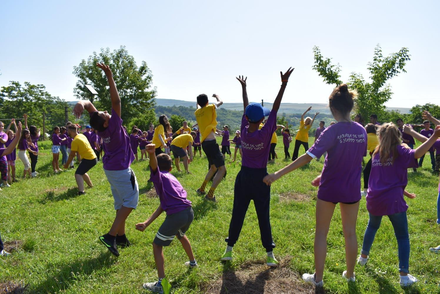 Au reînceput taberele „Copilărie și credință” în Episcopia Hușilor