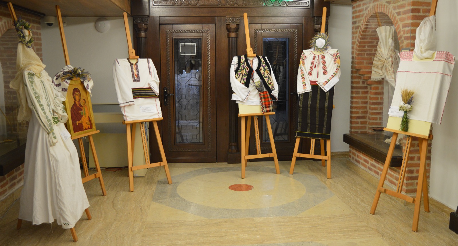 Expoziția „Straie de sărbătoare” la Muzeul Mitropolitan din Iași