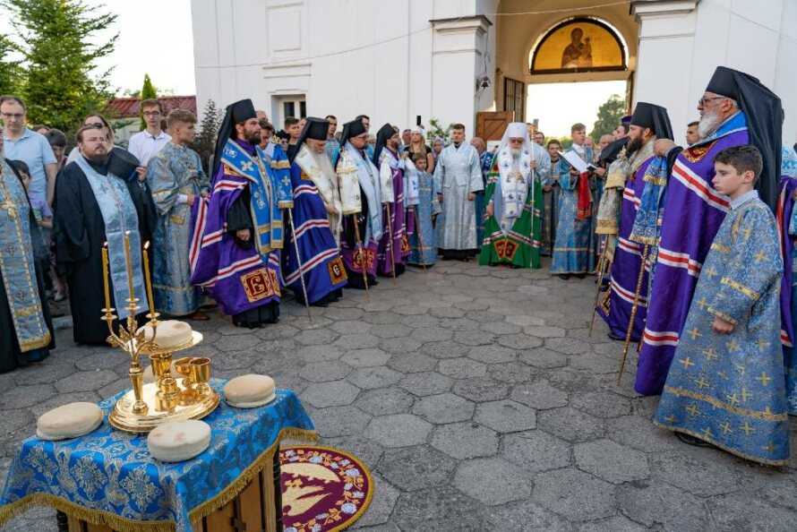 Pelerinaj la Supraśl: Polonezii merg pe jos 16 km pentru Maica Domnului