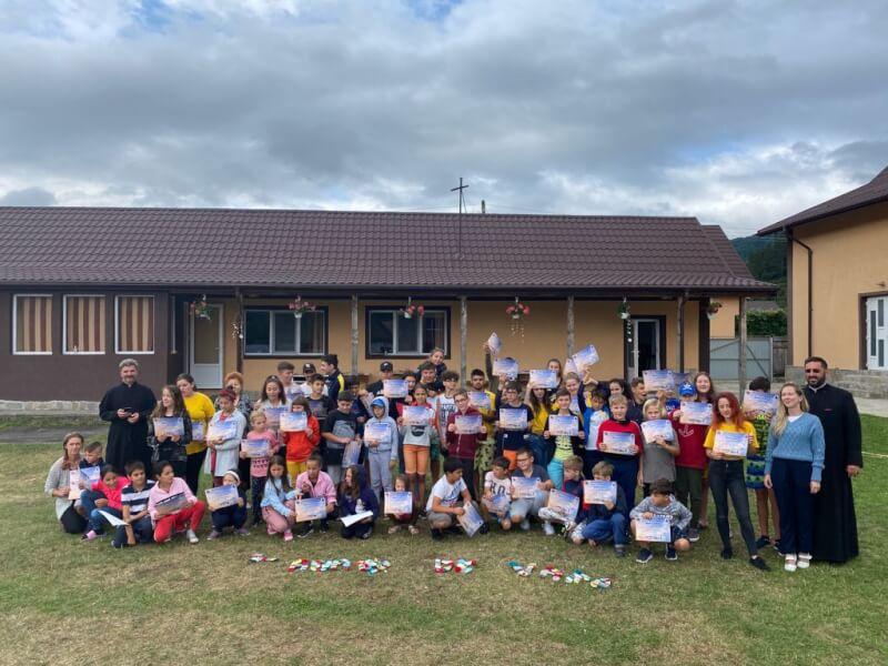 Tinerii din parohiile Holt şi Drăgeşti, în tabără la Poiana Sărată