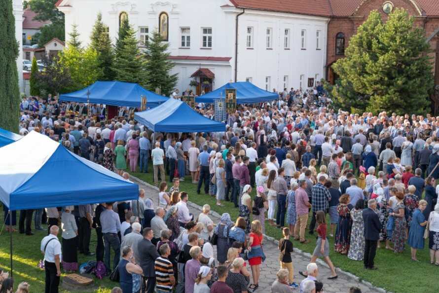 Pelerinaj la Supraśl: Polonezii merg pe jos 16 km pentru Maica Domnului