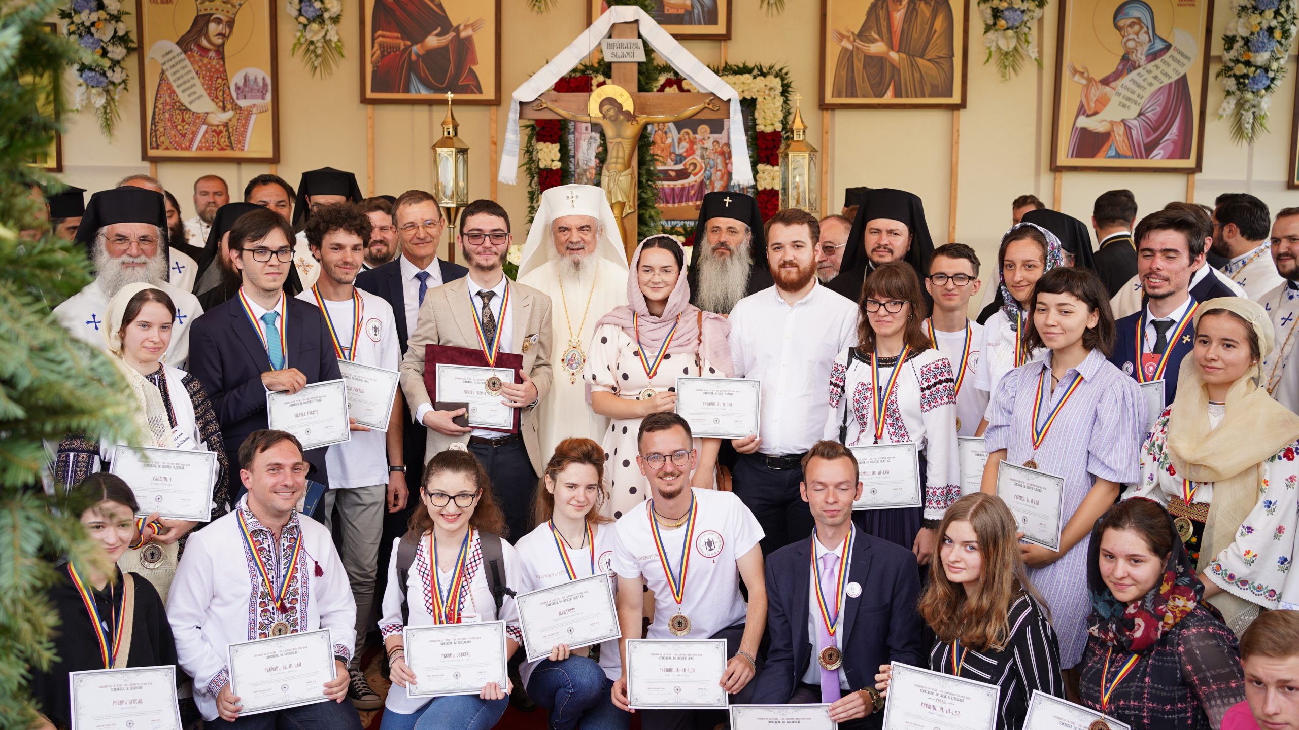 Preafericitul Părinte Patriarh Daniel a săvârșit Slujba Parastasului pentru făuritorii Serbării de la Putna 1871 și a luat parte la festivitatea de premiere a concursurilor Serbării din 2021