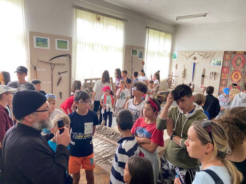 Tinerii din parohiile Holt şi Drăgeşti, în tabără la Poiana Sărată