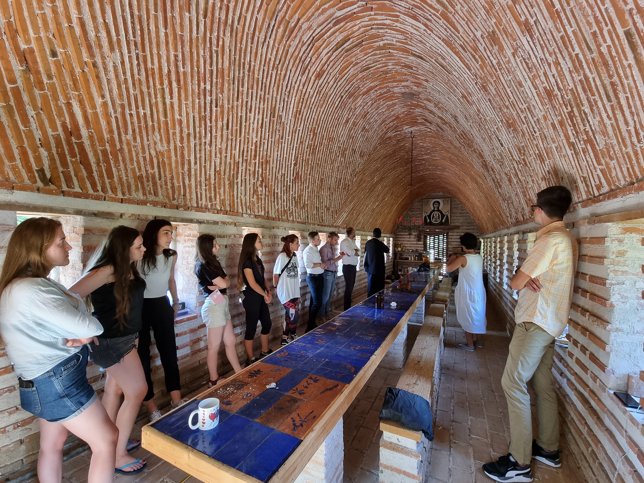 Tineri teologi din Alba Iulia, prezenți la o masă rotundă despre arhitectura eclezială în cadrul Școlii de la Bunești