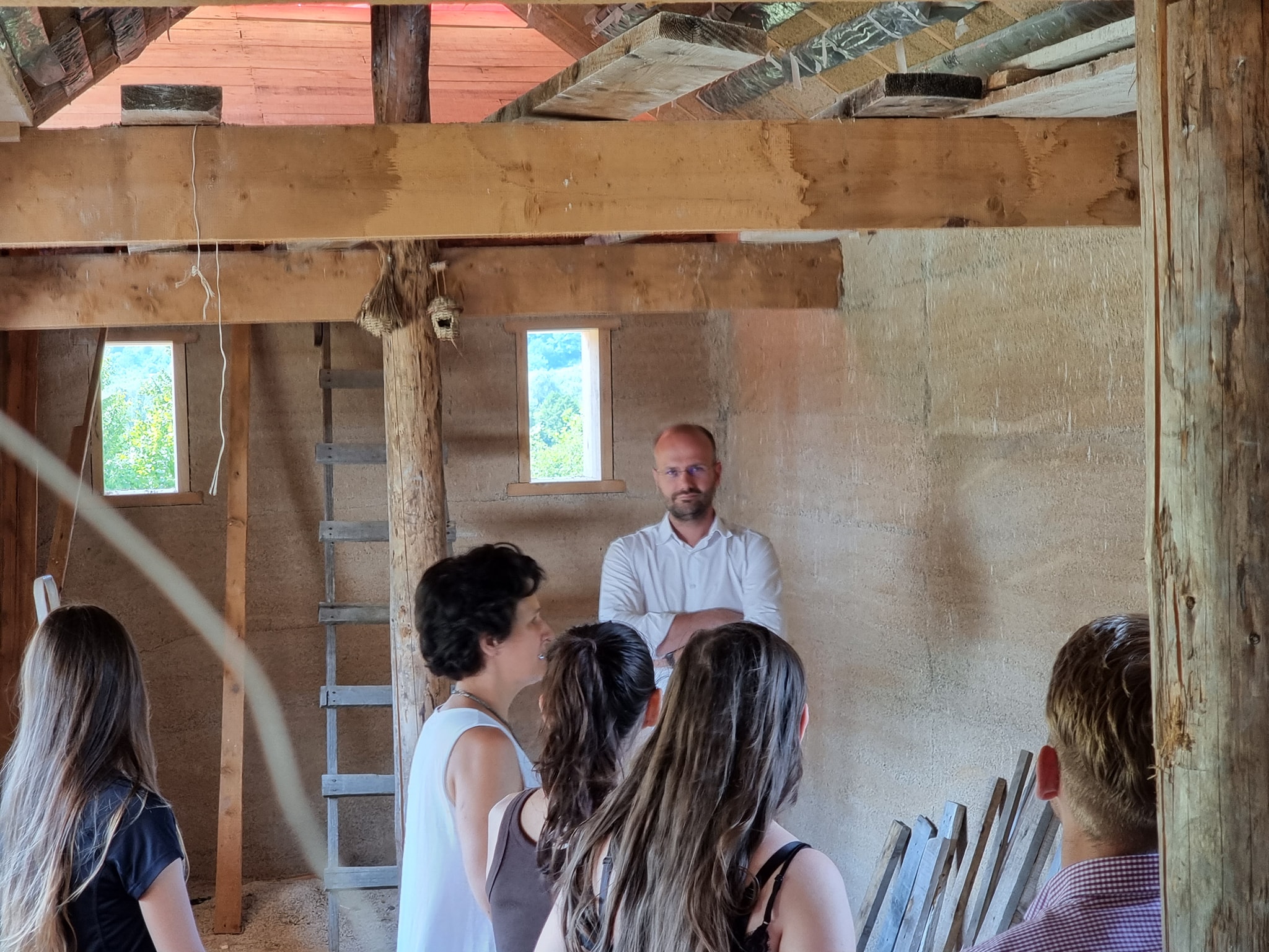 Tineri teologi din Alba Iulia, prezenți la o masă rotundă despre arhitectura eclezială în cadrul Școlii de la Bunești