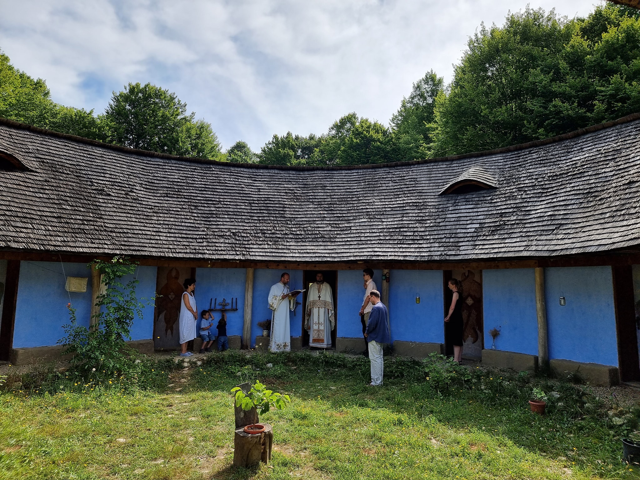 Tineri teologi din Alba Iulia, prezenți la o masă rotundă despre arhitectura eclezială în cadrul Școlii de la Bunești