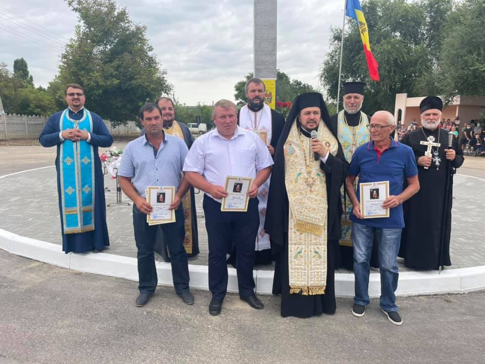 Crucea eroilor din satul Cenac, sfinţită de către PS Veniamin