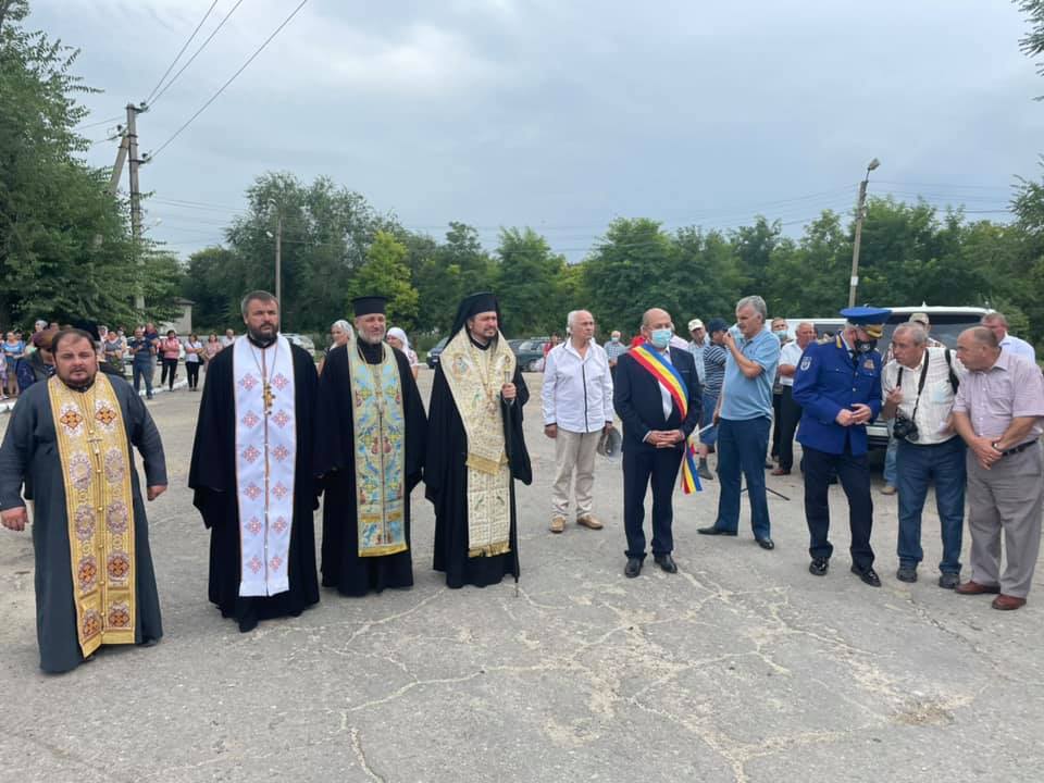 Crucea eroilor din satul Cenac, sfinţită de către PS Veniamin