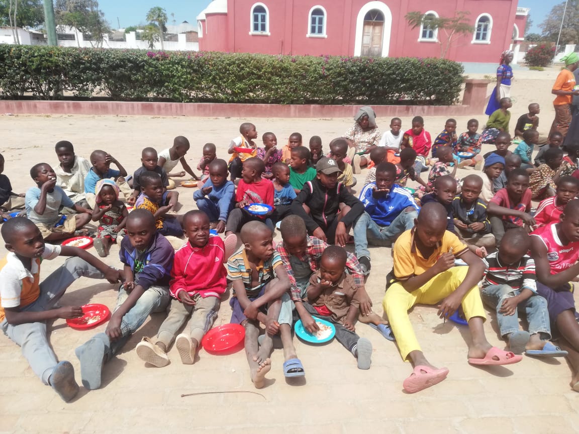 70 de botezuri azi la Centrul Misionar din Kidamali