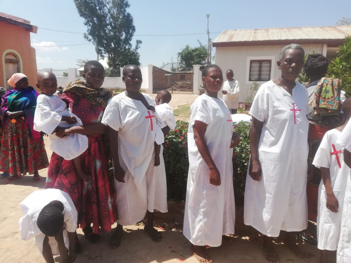 70 de botezuri azi la Centrul Misionar din Kidamali