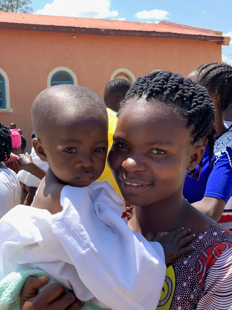 70 de botezuri azi la Centrul Misionar din Kidamali