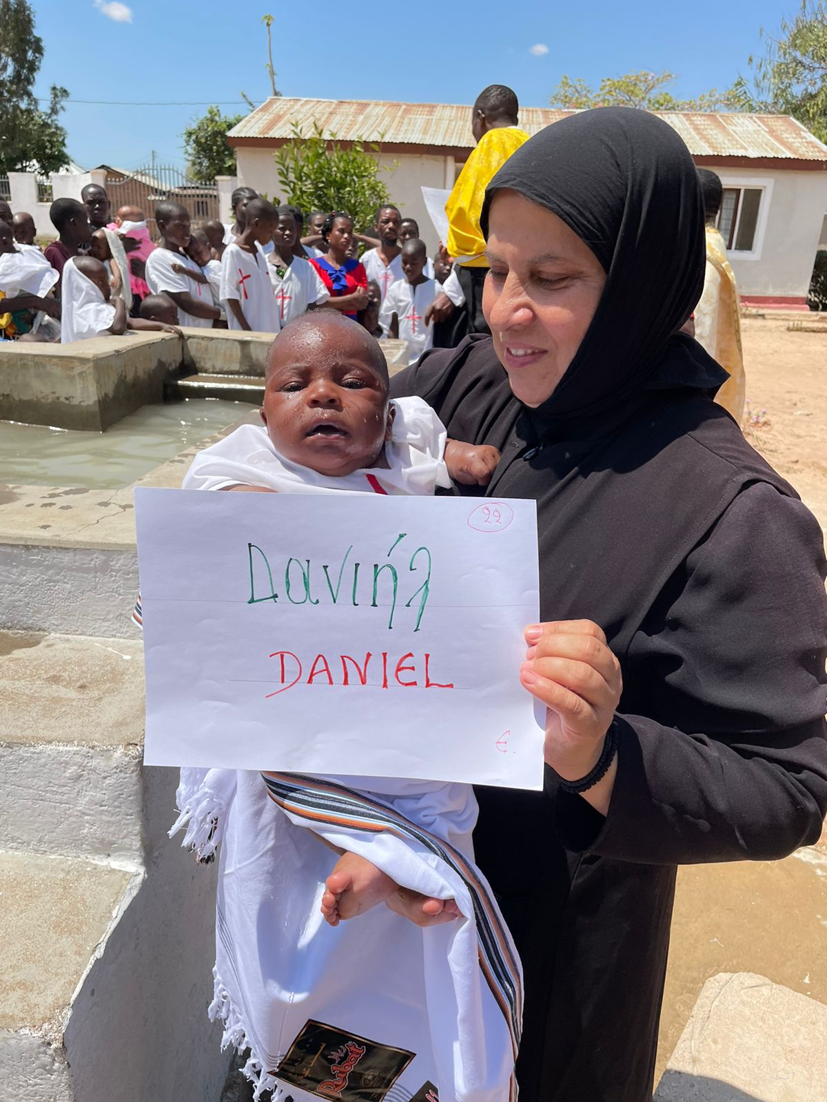 70 de botezuri azi la Centrul Misionar din Kidamali