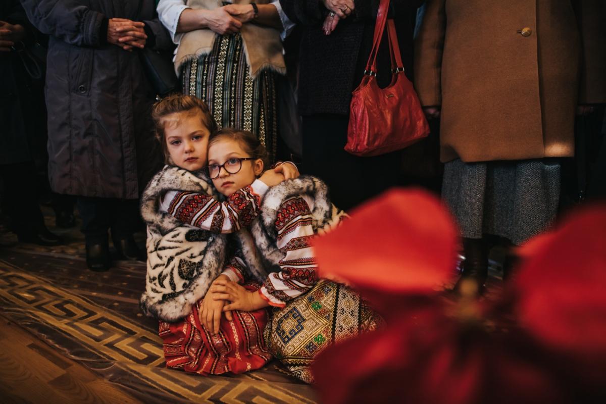 Icoana Maicii Domnului „Grabnic Ascultătoarea”, în mijlocul credincioșilor Parohiei Bălușești