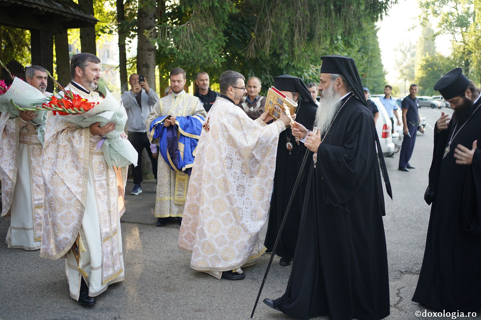 Hram la biserica Seminarului de la Mănăstirea Neamţ. IPS Teofan: „Sfinții sunt coloana de rezistență de care trebuie să ne ținem în fața ispitelor”