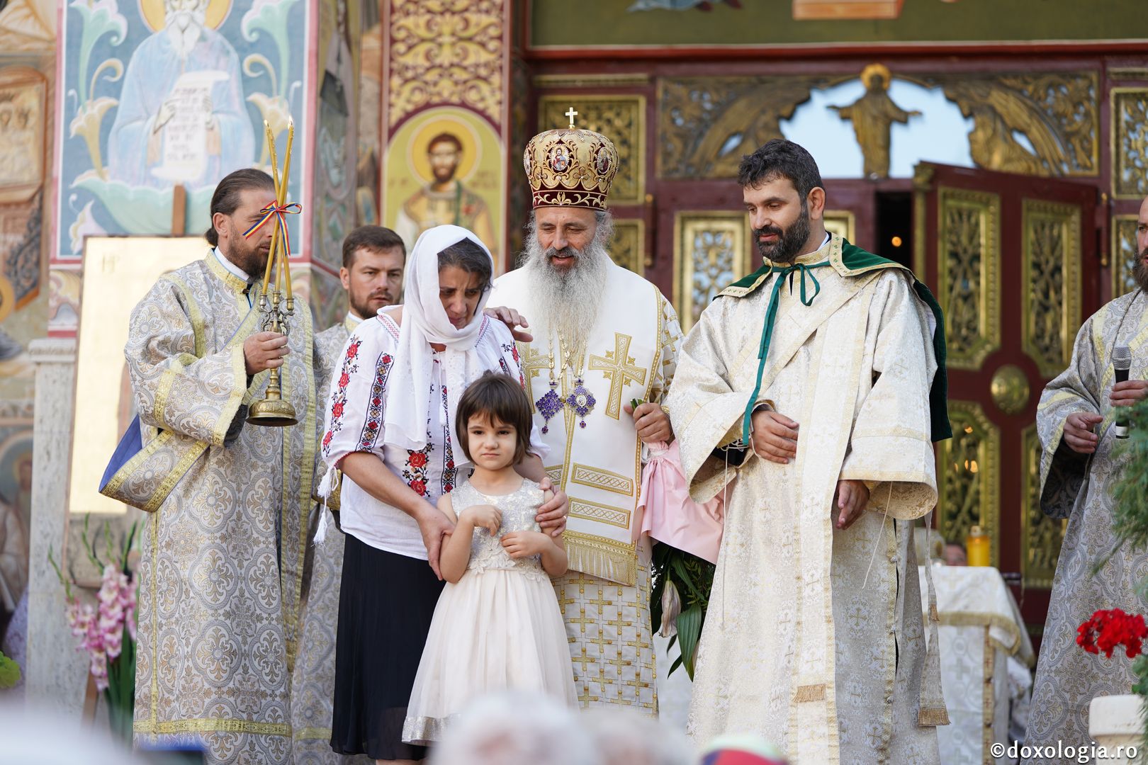 Hram la biserica Seminarului de la Mănăstirea Neamţ. IPS Teofan: „Sfinții sunt coloana de rezistență de care trebuie să ne ținem în fața ispitelor”