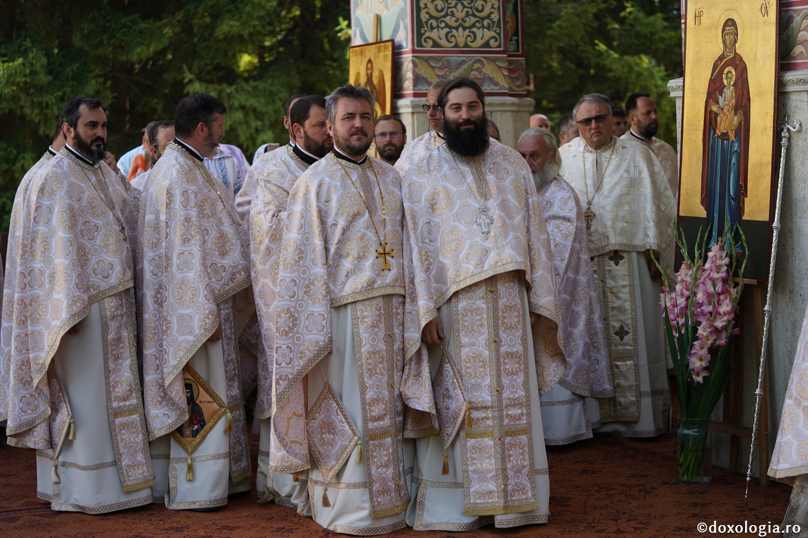 Hram la biserica Seminarului de la Mănăstirea Neamţ. IPS Teofan: „Sfinții sunt coloana de rezistență de care trebuie să ne ținem în fața ispitelor”