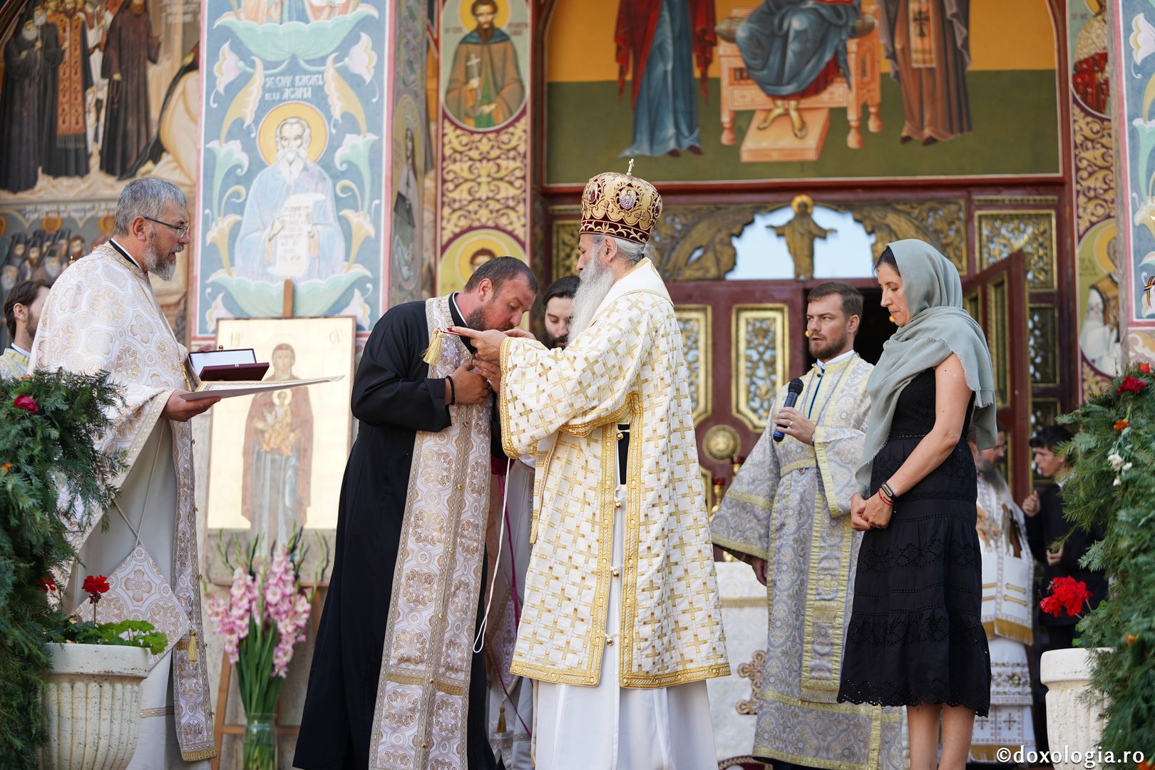 Hram la biserica Seminarului de la Mănăstirea Neamţ. IPS Teofan: „Sfinții sunt coloana de rezistență de care trebuie să ne ținem în fața ispitelor”
