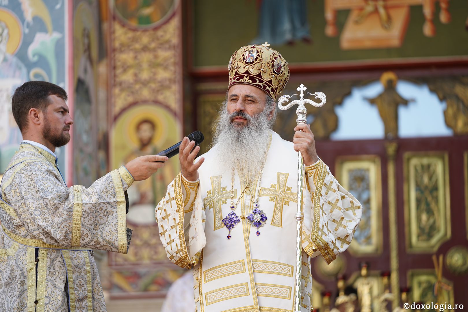 Hram la biserica Seminarului de la Mănăstirea Neamţ. IPS Teofan: „Sfinții sunt coloana de rezistență de care trebuie să ne ținem în fața ispitelor”