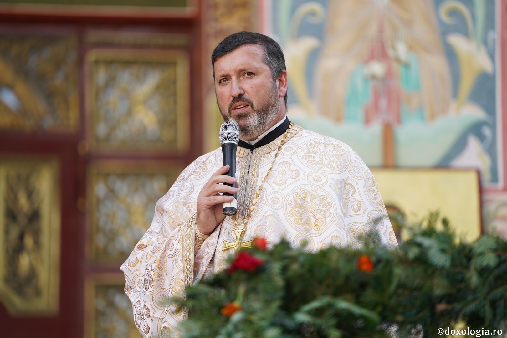 Hram la biserica Seminarului de la Mănăstirea Neamţ. IPS Teofan: „Sfinții sunt coloana de rezistență de care trebuie să ne ținem în fața ispitelor”