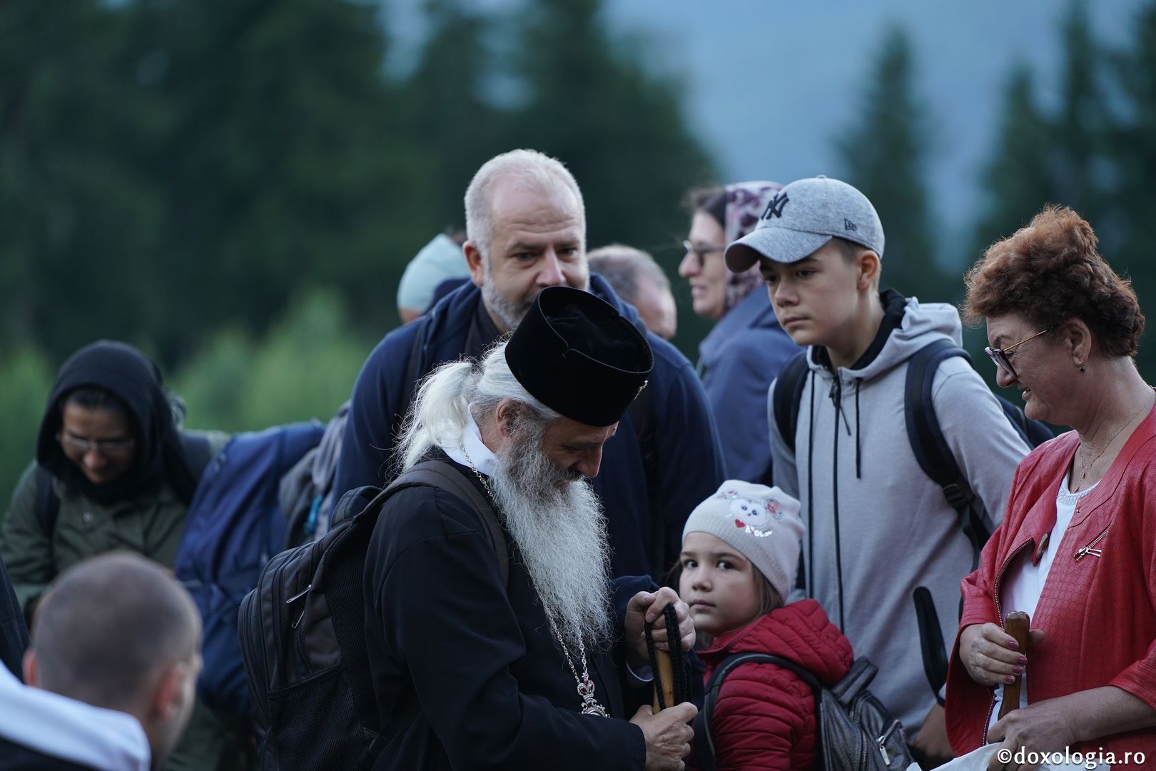 Foto: Lucian Ducan Hramul Mănăstirii Ceahlău: Sute de credincioși s-au rugat alături de IPS Părinte Teofan și PS Macarie la cota 1800