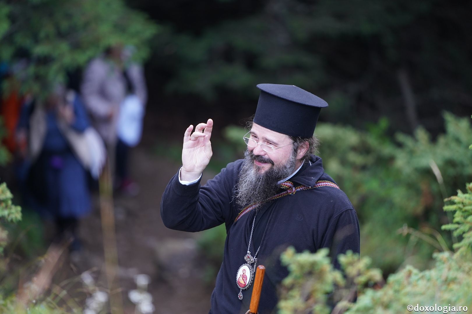 Foto: Lucian Ducan Hramul Mănăstirii Ceahlău: Sute de credincioși s-au rugat alături de IPS Părinte Teofan și PS Macarie la cota 1800