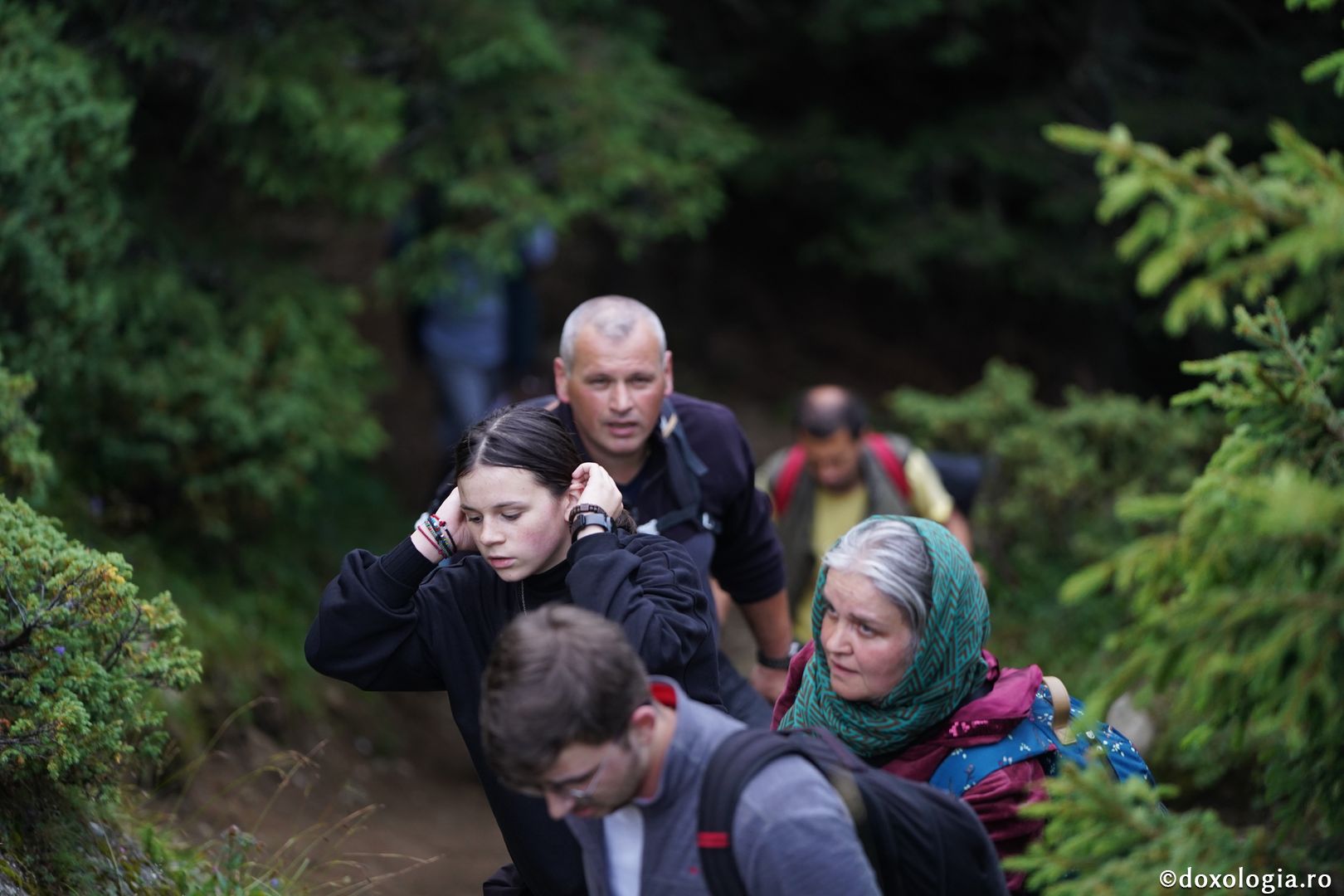 Foto: Lucian Ducan Hramul Mănăstirii Ceahlău: Sute de credincioși s-au rugat alături de IPS Părinte Teofan și PS Macarie la cota 1800