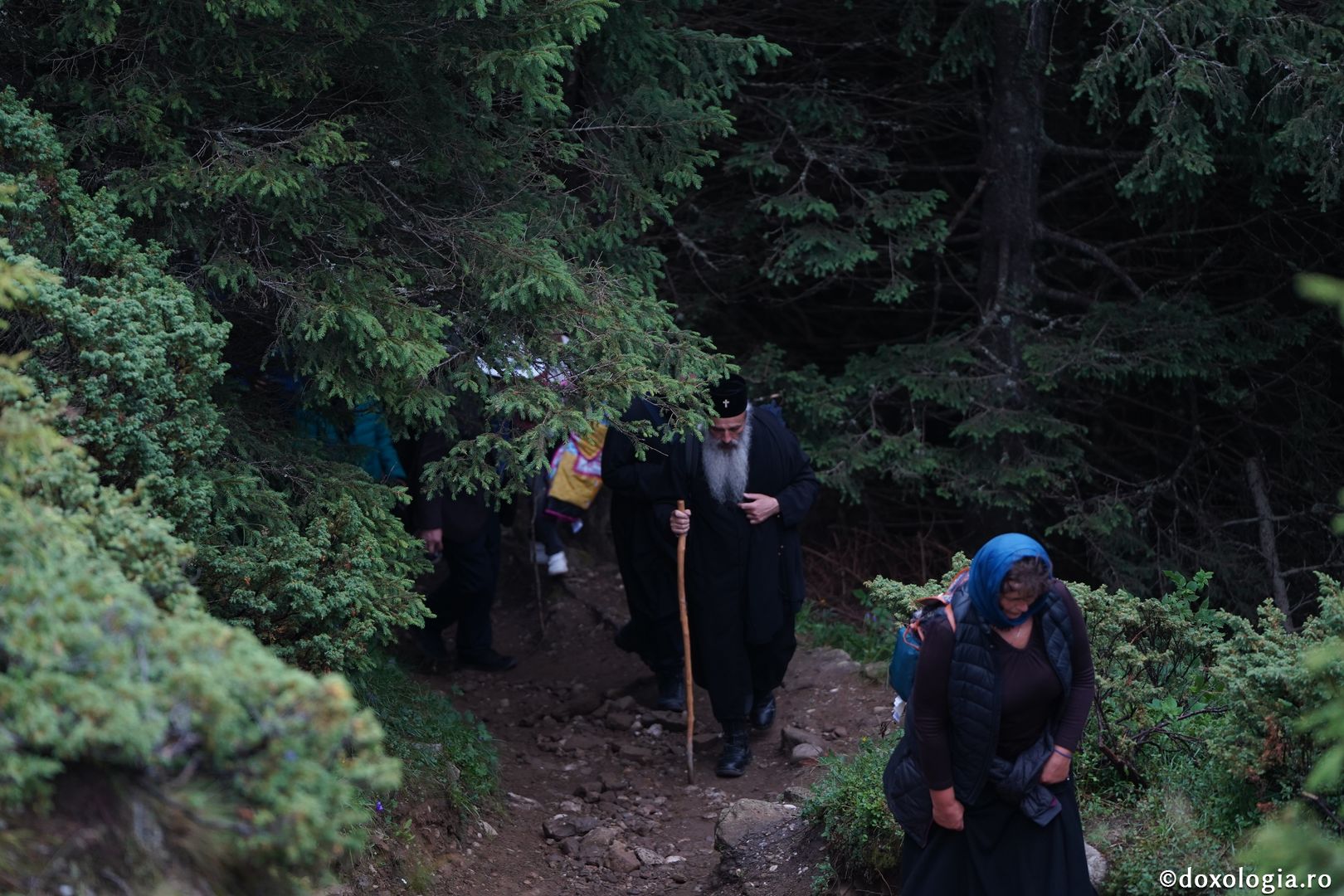 Foto: Lucian Ducan Hramul Mănăstirii Ceahlău: Sute de credincioși s-au rugat alături de IPS Părinte Teofan și PS Macarie la cota 1800