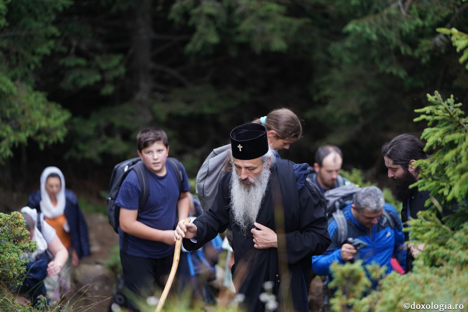 Foto: Lucian Ducan Hramul Mănăstirii Ceahlău: Sute de credincioși s-au rugat alături de IPS Părinte Teofan și PS Macarie la cota 1800