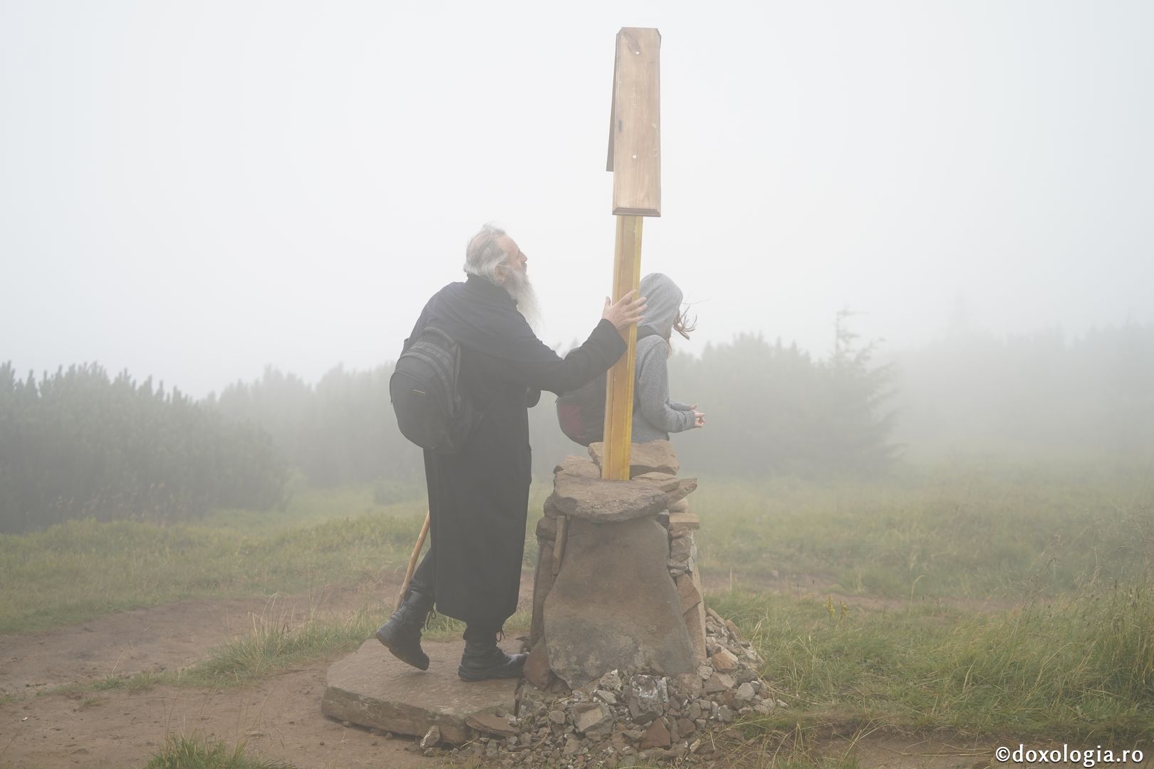 Foto: Lucian Ducan Hramul Mănăstirii Ceahlău: Sute de credincioși s-au rugat alături de IPS Părinte Teofan și PS Macarie la cota 1800