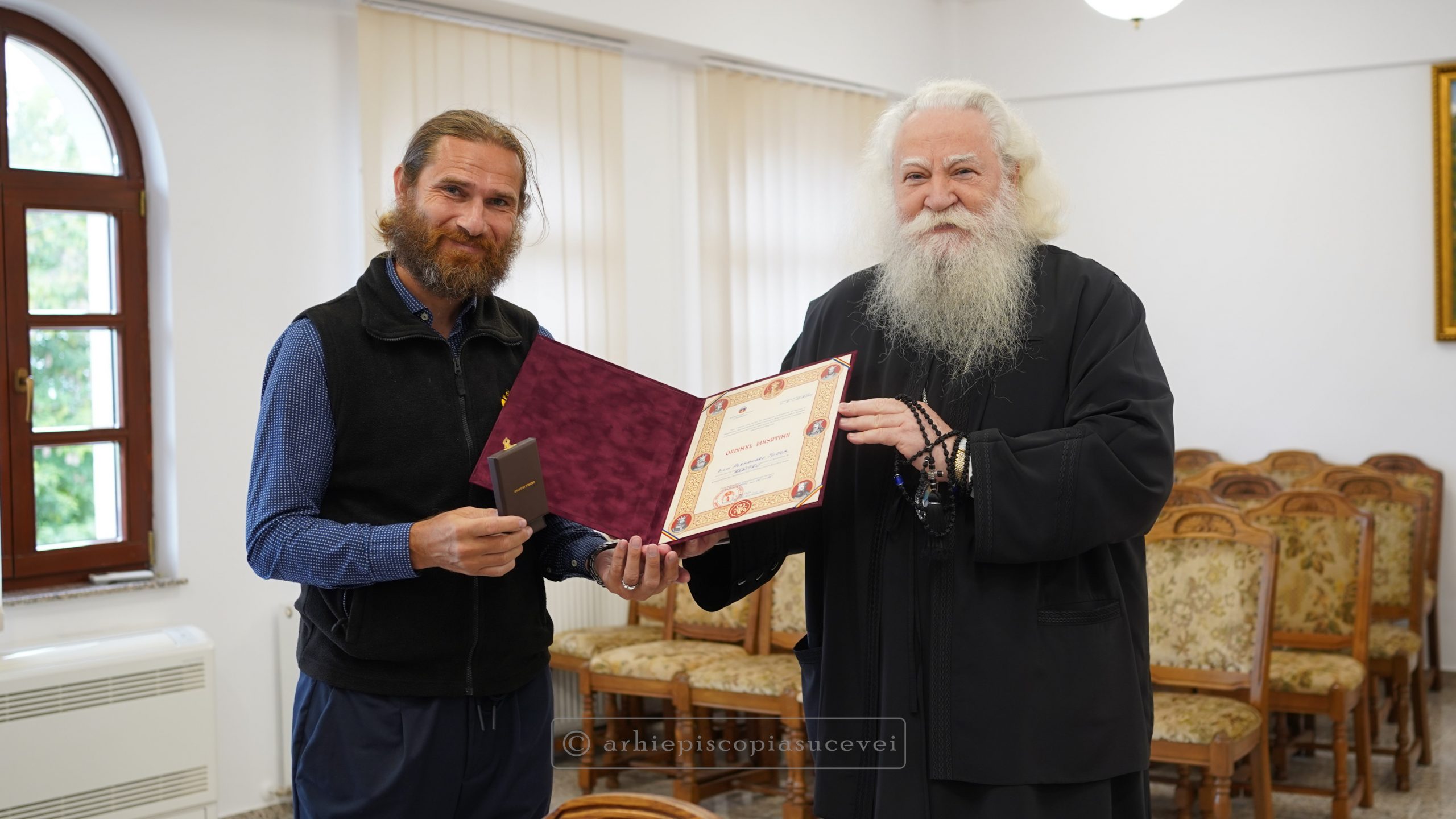 „Ordinul Mușatinilor” a fost acordat de Înaltpreasfințitul Părinte Calinic arbitrului Alexandru Tudor și domnului Ciprian Anton