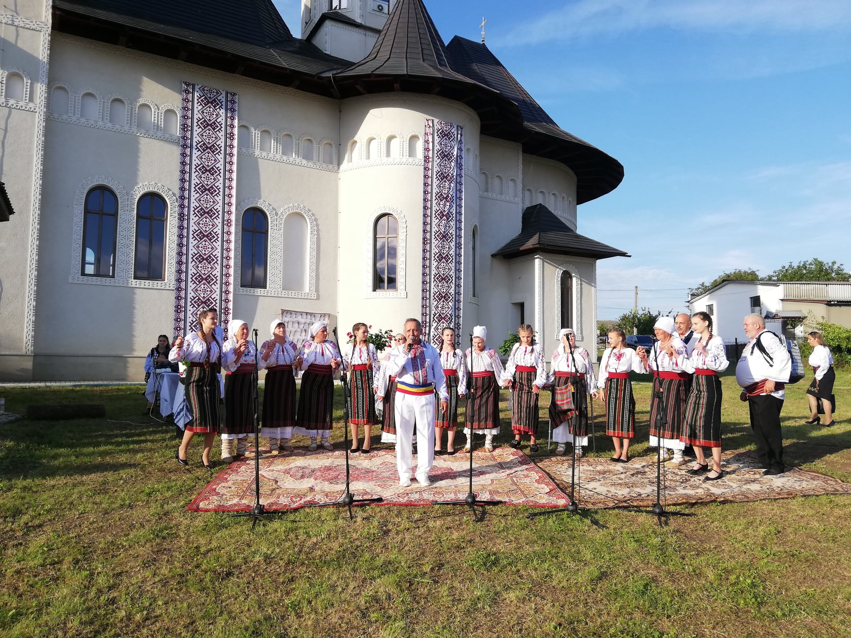 Episcopia de Bălţi a organizat prima ediție a Festivalului „Ia românească în fiecare casă”