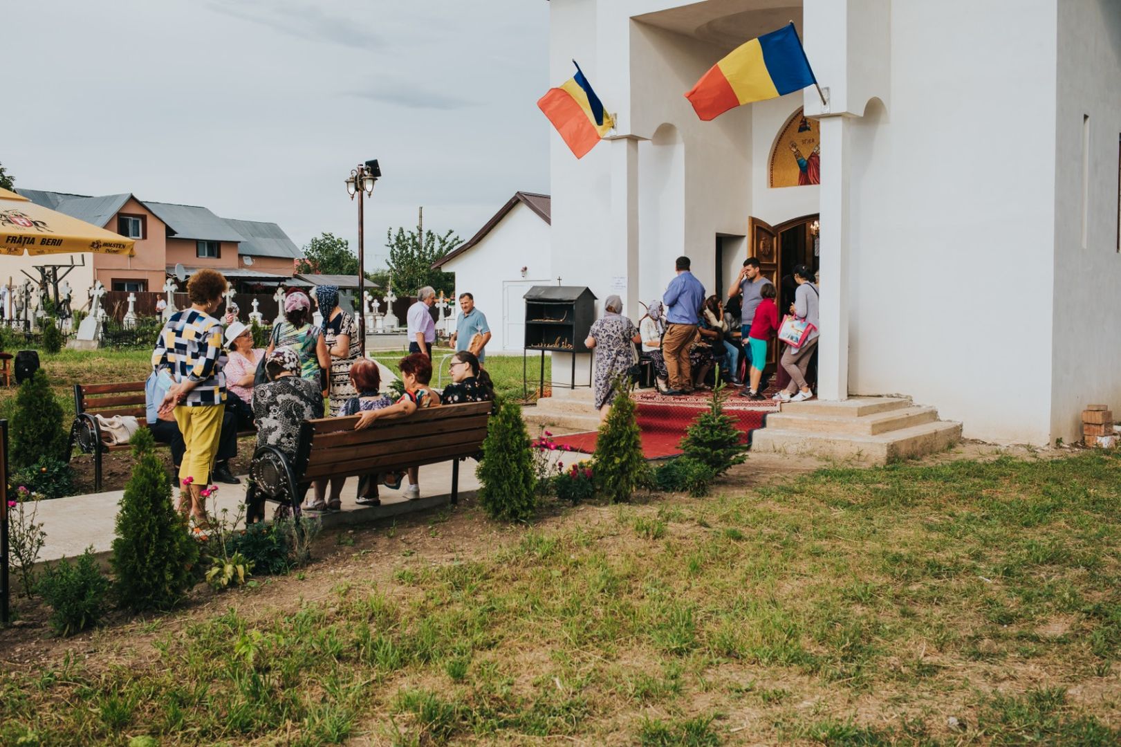 Icoana Maicii Domnului „Grabnic Ascultătoarea”, în mijlocul credincioșilor Parohiei Bălușești