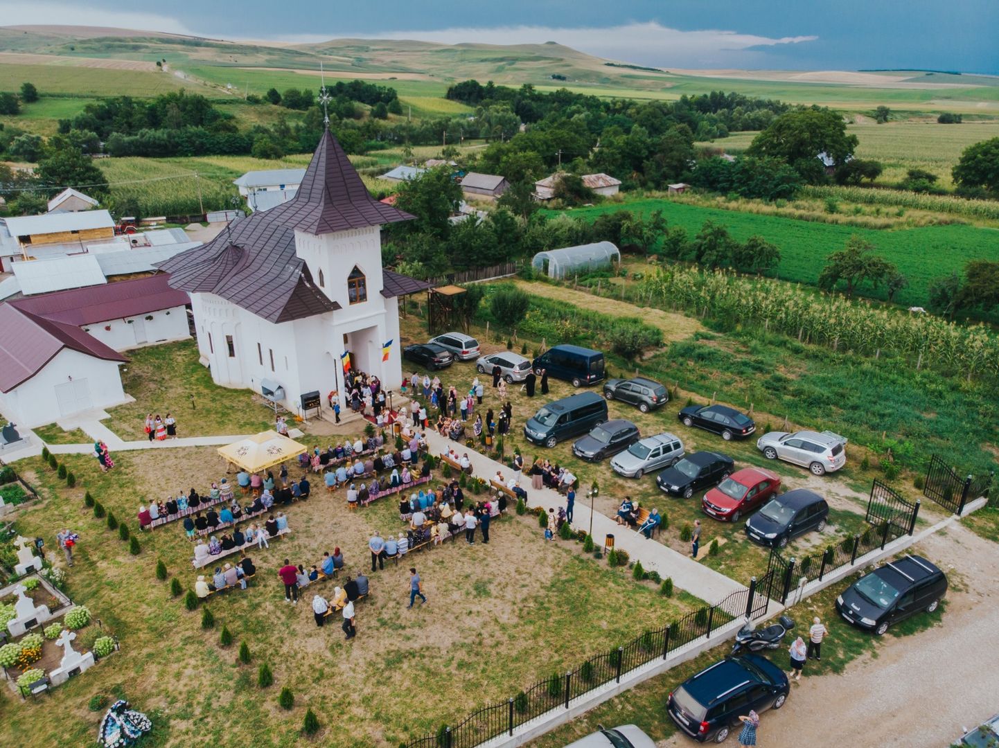 Icoana Maicii Domnului „Grabnic Ascultătoarea”, în mijlocul credincioșilor Parohiei Bălușești